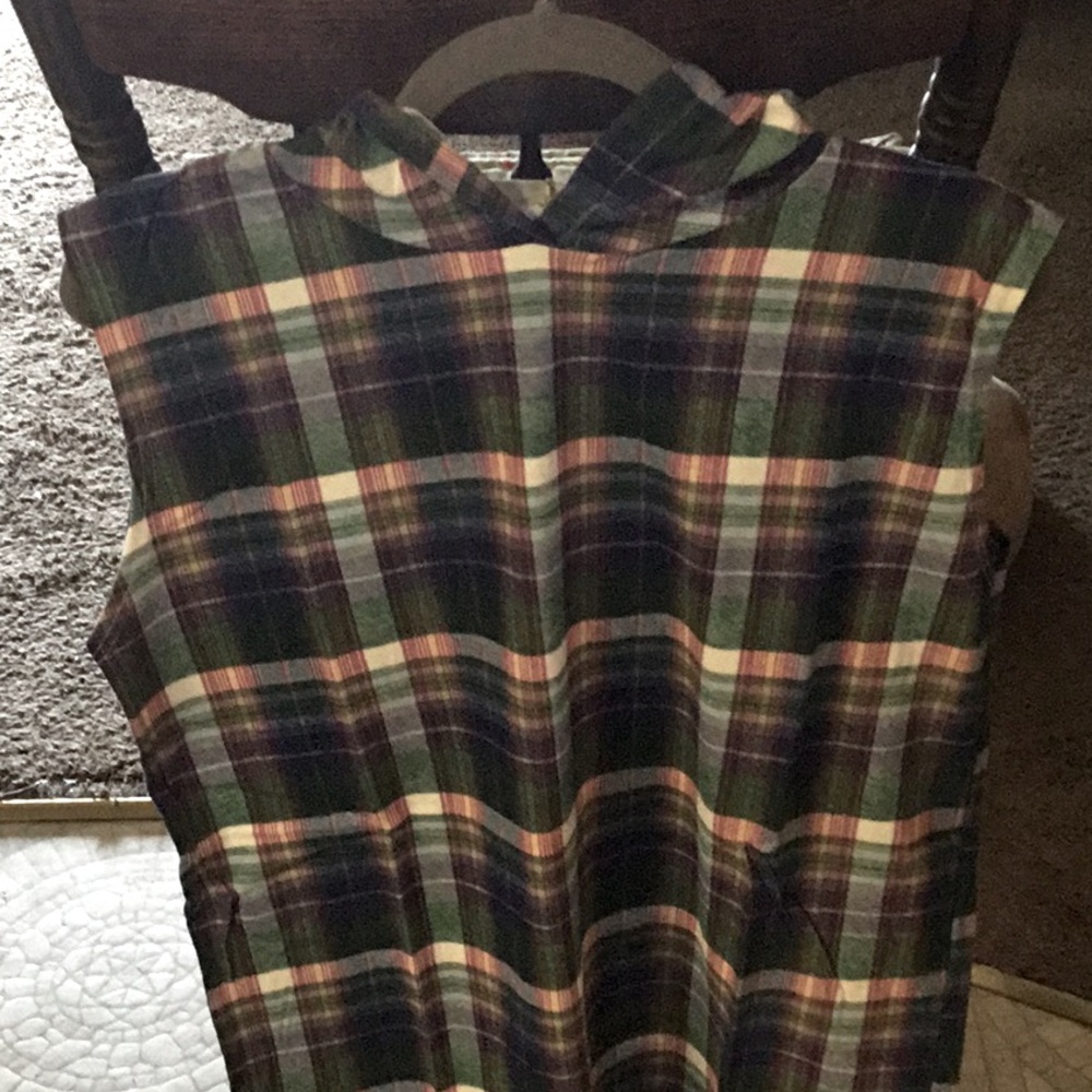 Sleeveless Hooded Flannel Top